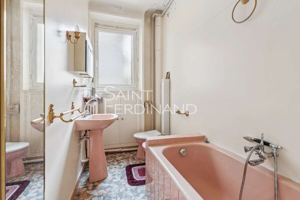 Appartement à NEUILLY-SUR-SEINE