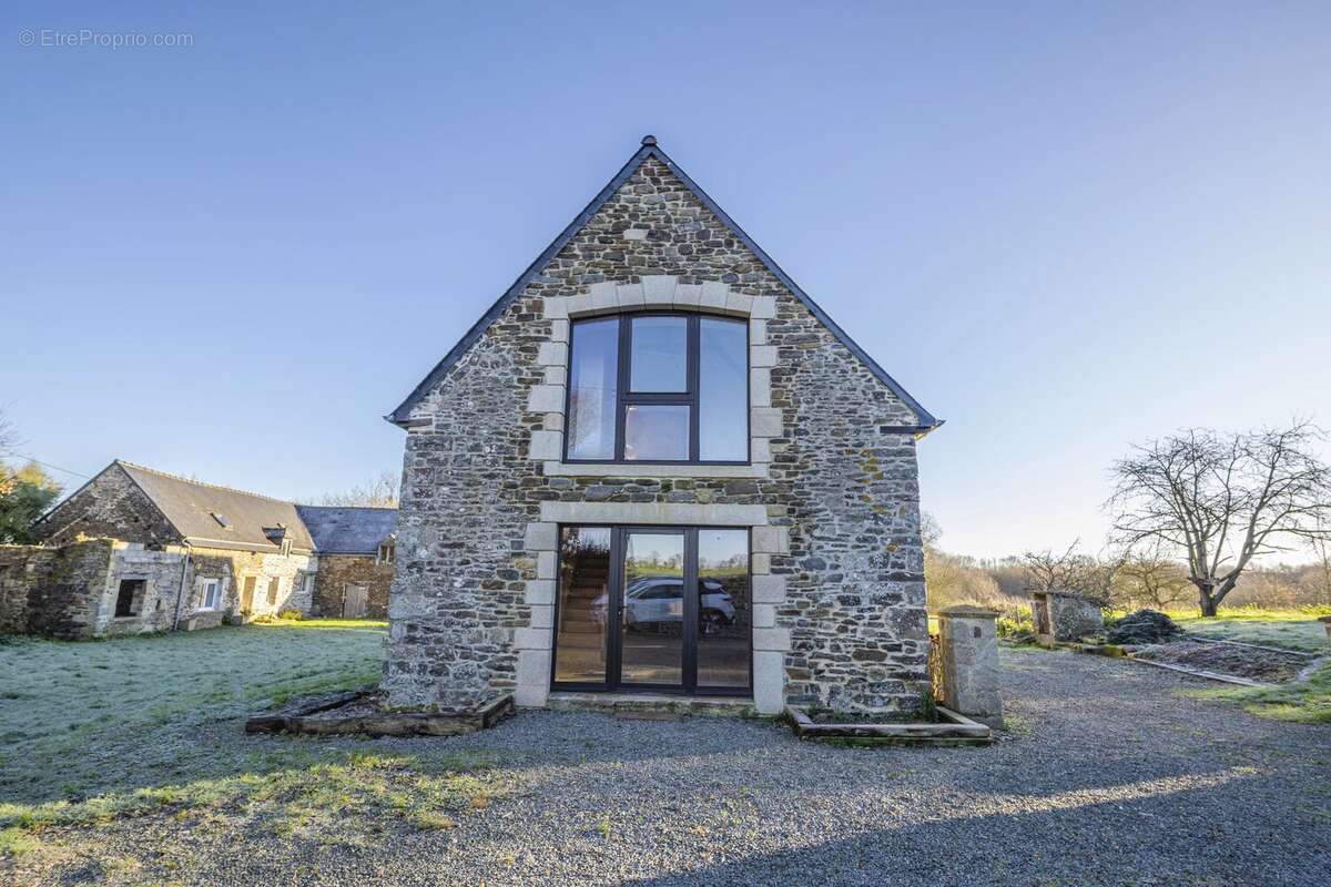 Maison à HENANBIHEN