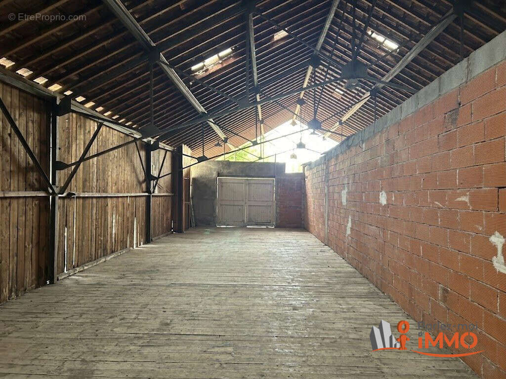 Commerce 500 m² à Montbrison  - photo 2