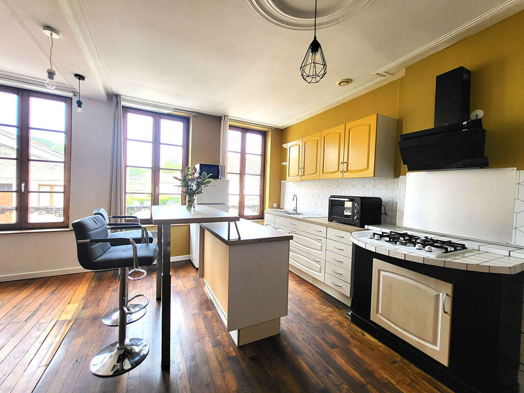 Noveant sur Moselle - Vaste 3 pièces - 1 chambre - 1 cave - 1 place de stationnement privatif - photo 4