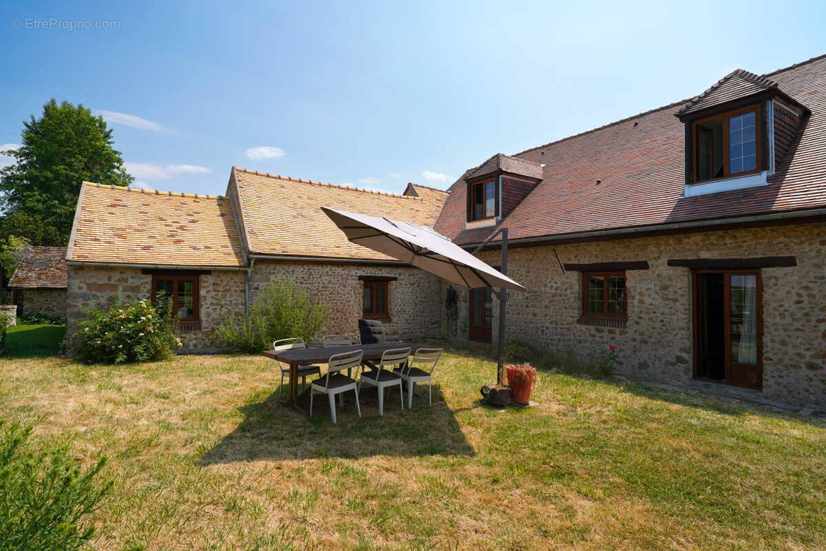 Maison à SAINT-MAURICE-MONTCOURONNE