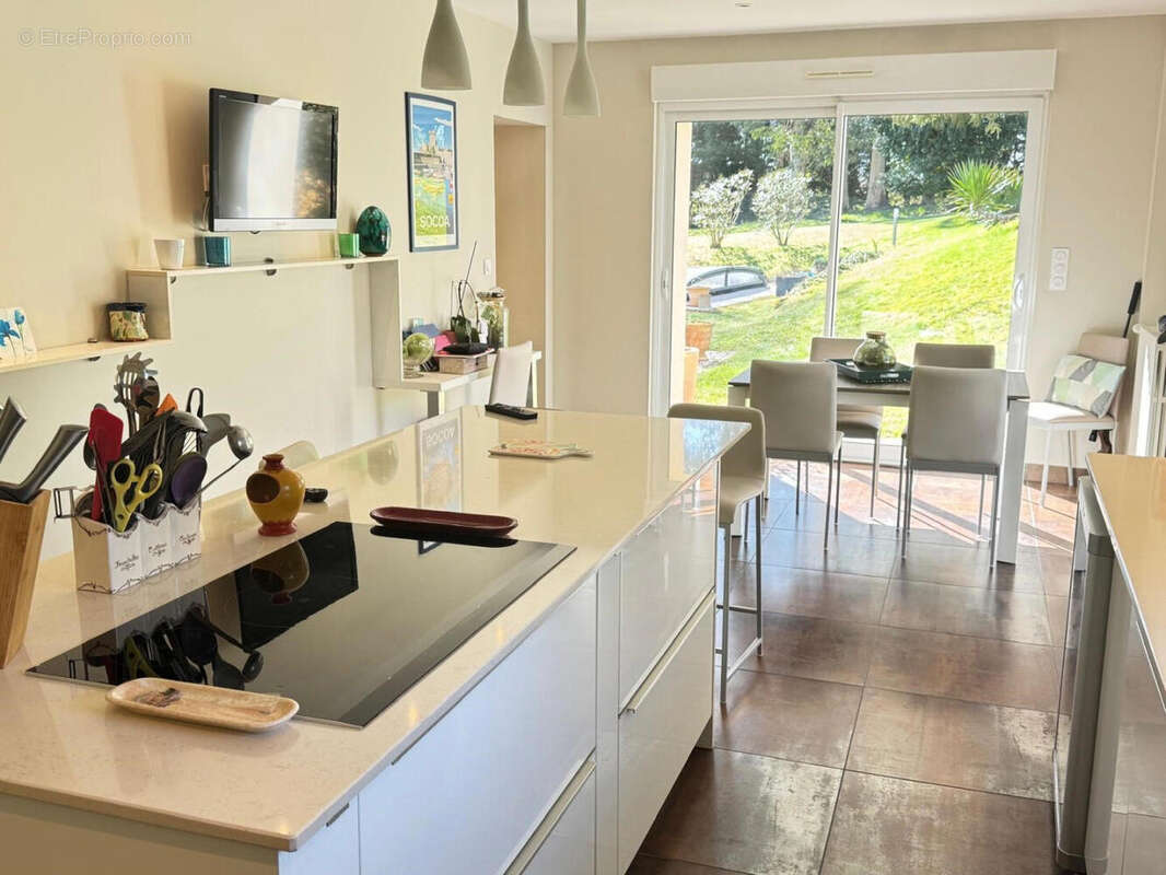 cuisine r. - Maison à MIRANDE