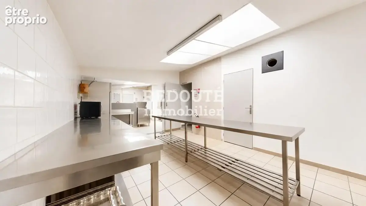 Murs à vendre d'un local commercial avec maison privative - photo 14