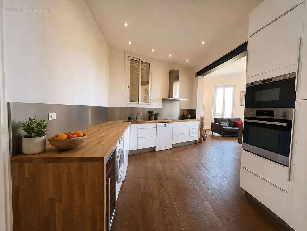 Marseille - Appartement de caractère de 139 m²  Vue mer & Place Jean Jaurès - photo 6
