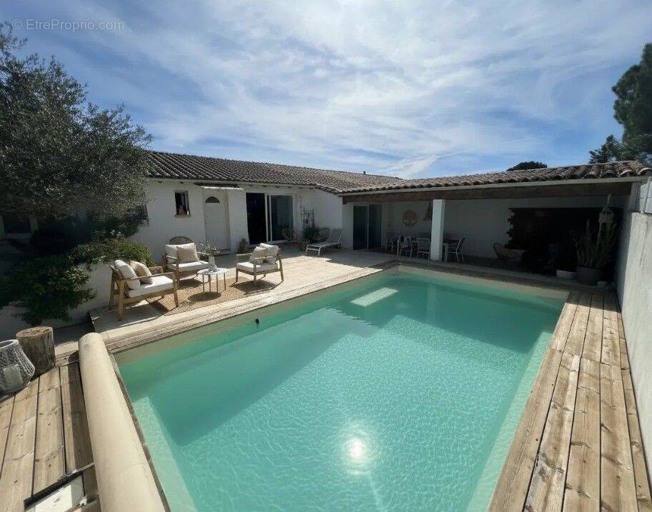 Maison à CASTRIES