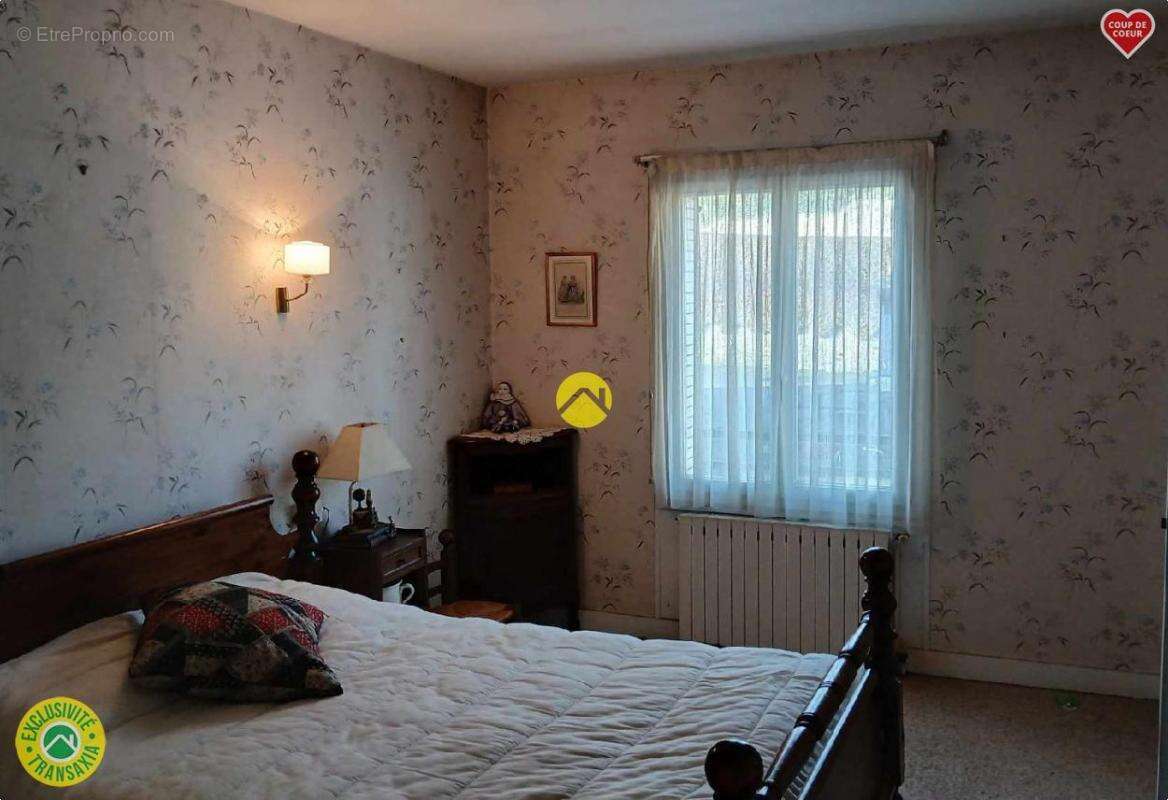 Maison à SAINT-ETIENNE-DE-FURSAC