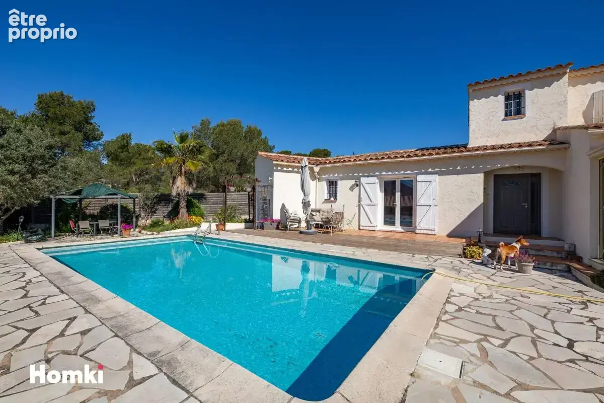 Maison/Villa T5 de 140 m² à Le Muy 83490 villa avec piscine et vue exceptionnelle sur le Rocher de Roquebrune-sur-Argens - photo 10