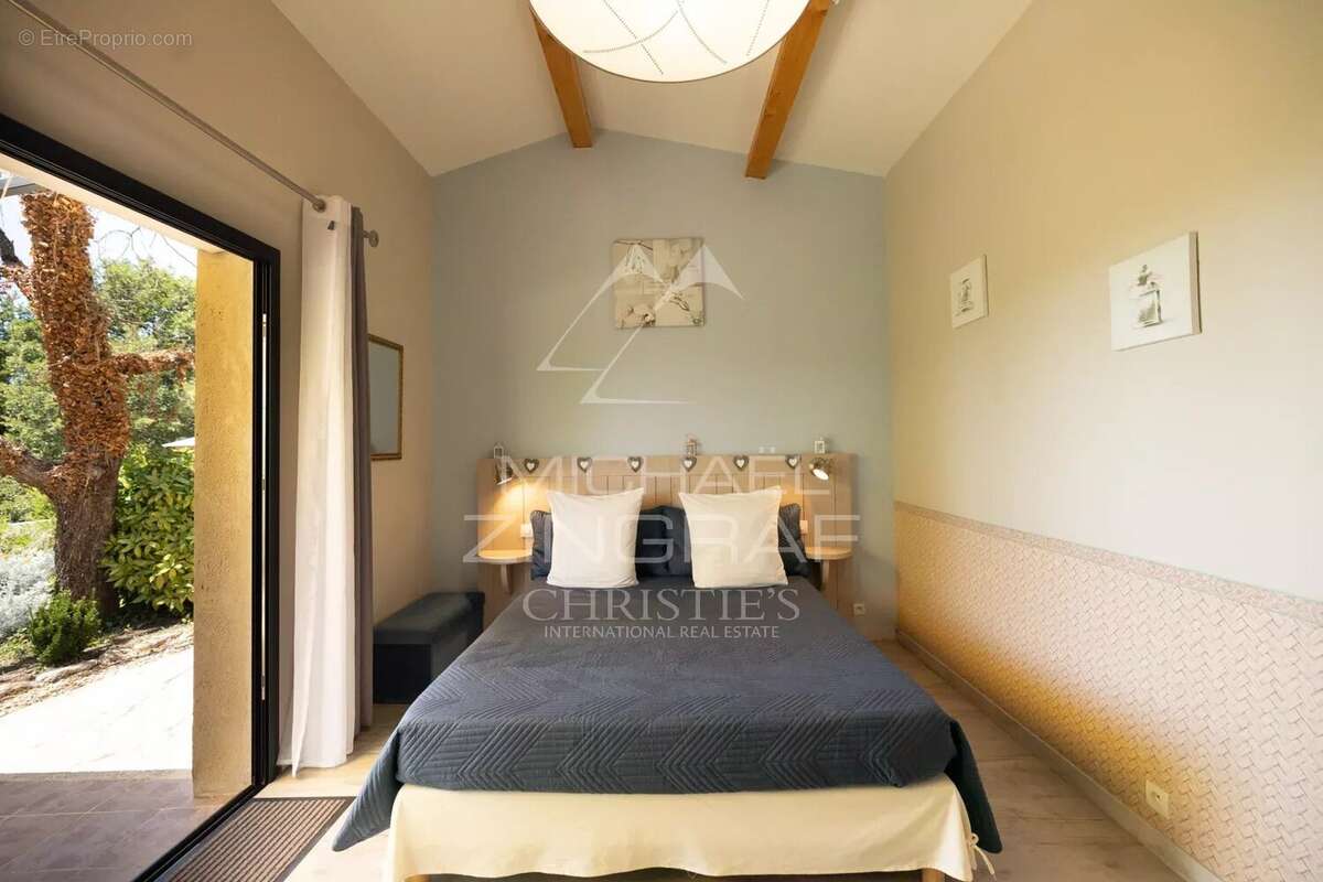 Exclusivité - Luberon - Belle propriété avec piscine et dépendances - photo 9