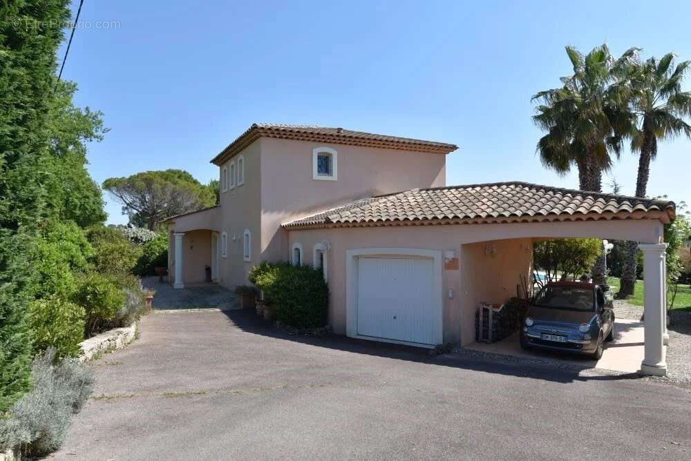 Maison à BAGNOLS-EN-FORET