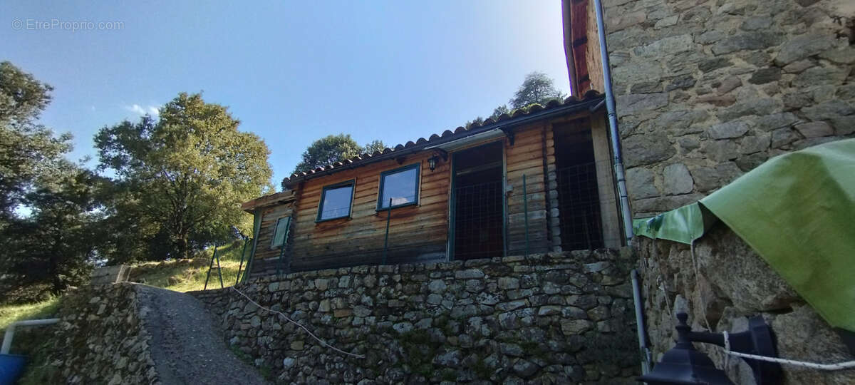 Maison isolée au sommet de 3 ha de bois - photo 13