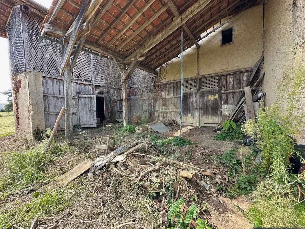 Maison à MONLEON-MAGNOAC