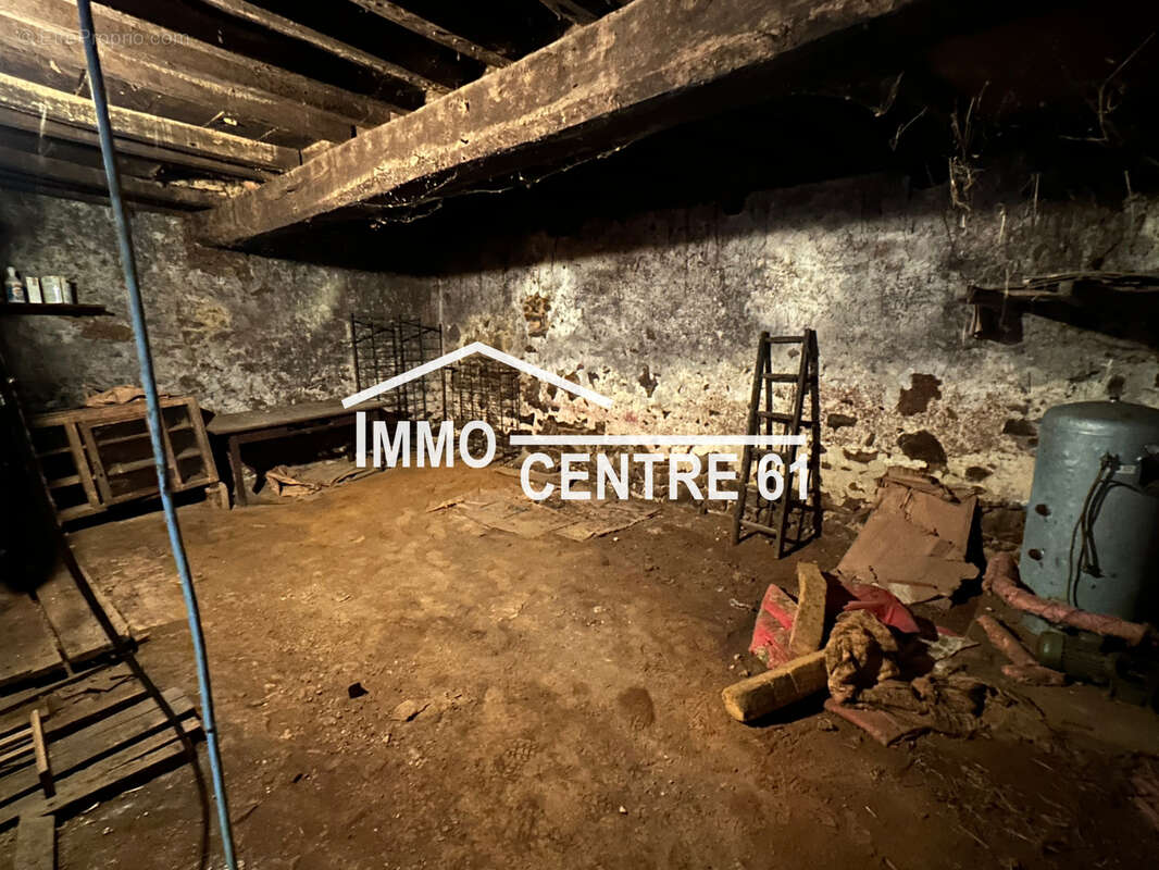 Maison de 70m2 avec dépendances sur 3560m2 - photo 13