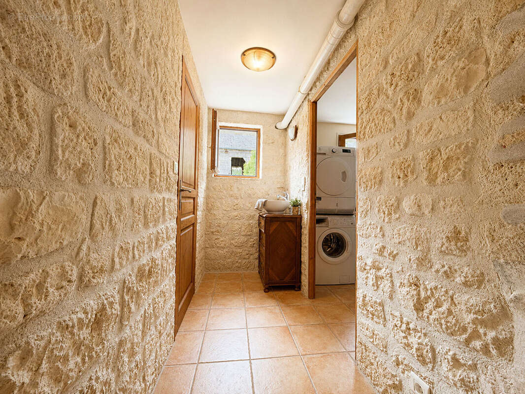 Magnifique propriété en pierres avec gîte, dépendances et potentiel équestre - photo 7