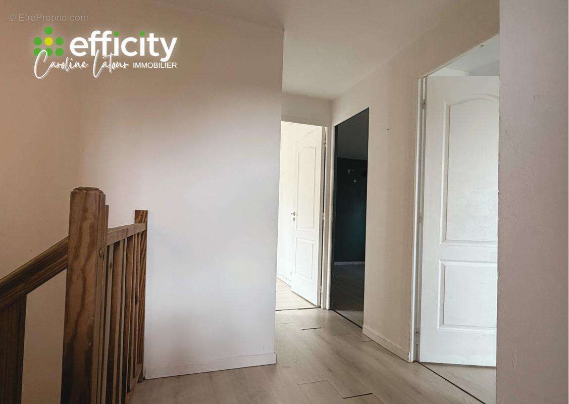 Maison à MARCILLY-LE-CHATEL