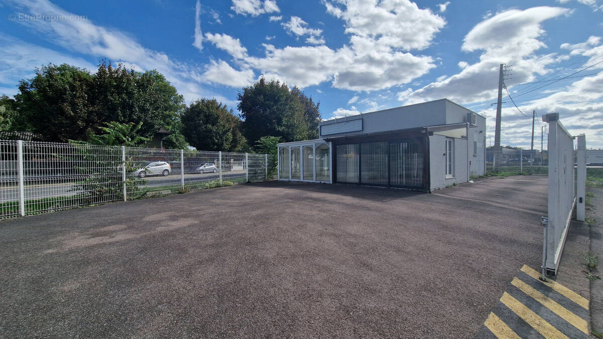 Autre à PONT-SAINTE-MARIE