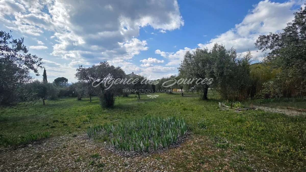Terrain à TAVERNES