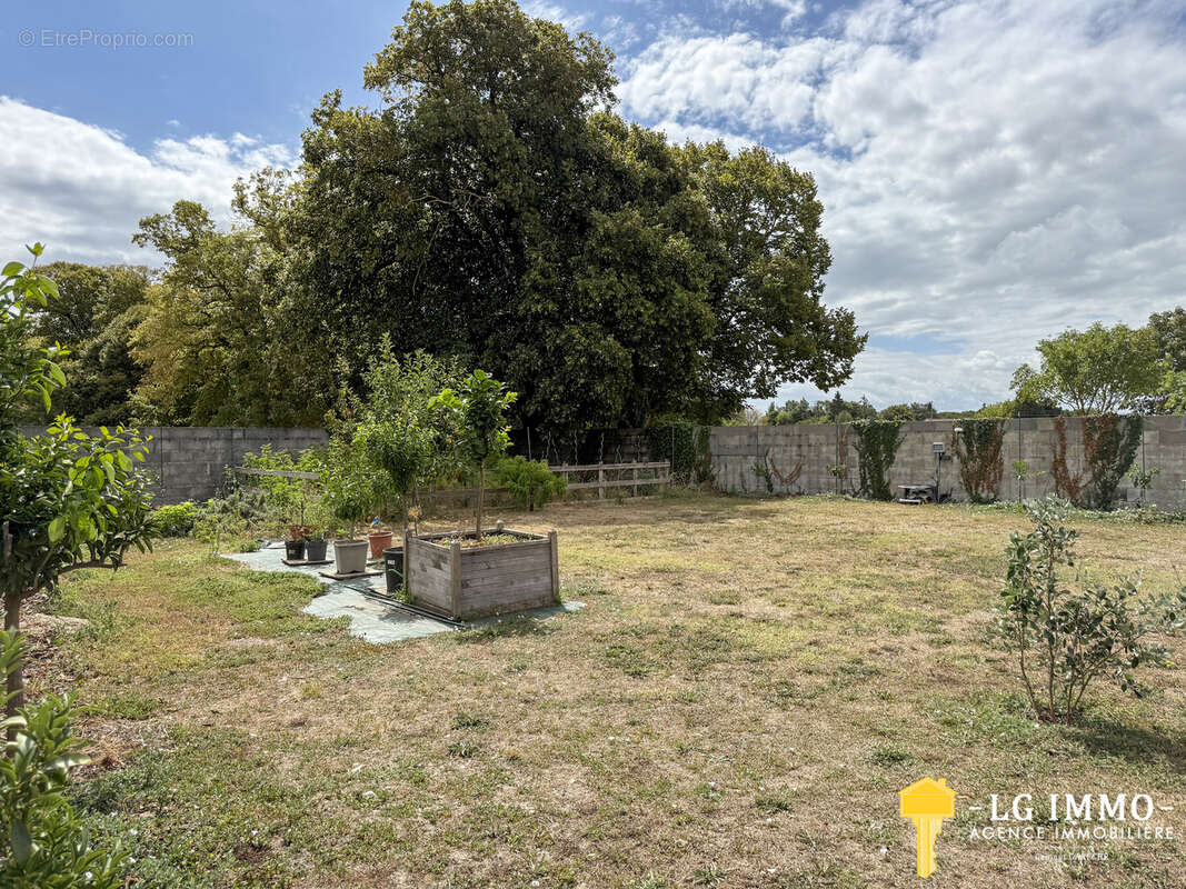 Bâtisse charentaise de 1750 à fort potentiel - photo 2