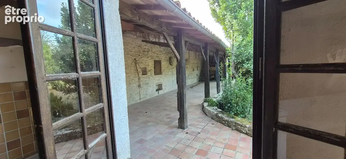 Corps de Ferme de 340 m2, avec plusieurs maisons indépendantes et 200 m2 de dépendances - photo 5