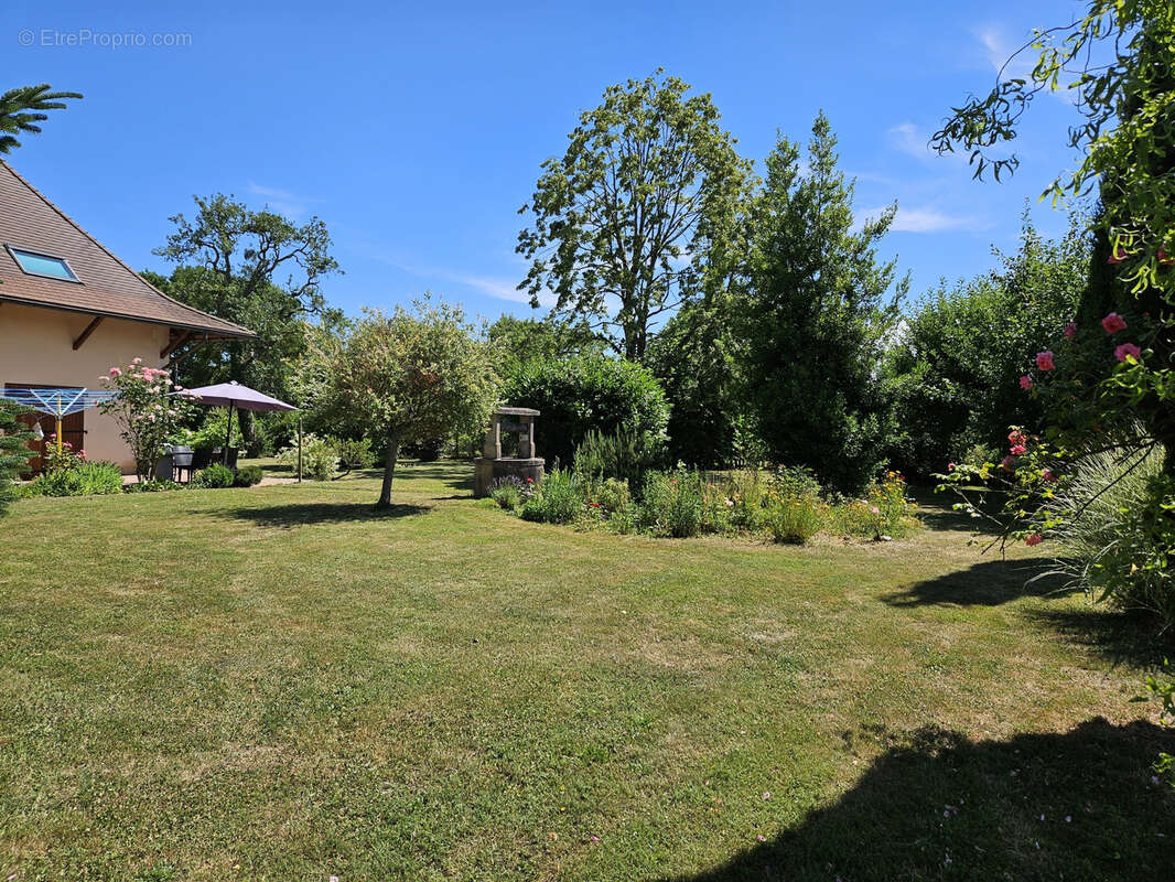 Grande maison ancienne rénovée avec terrasse et terrain à Devrouze - photo 4