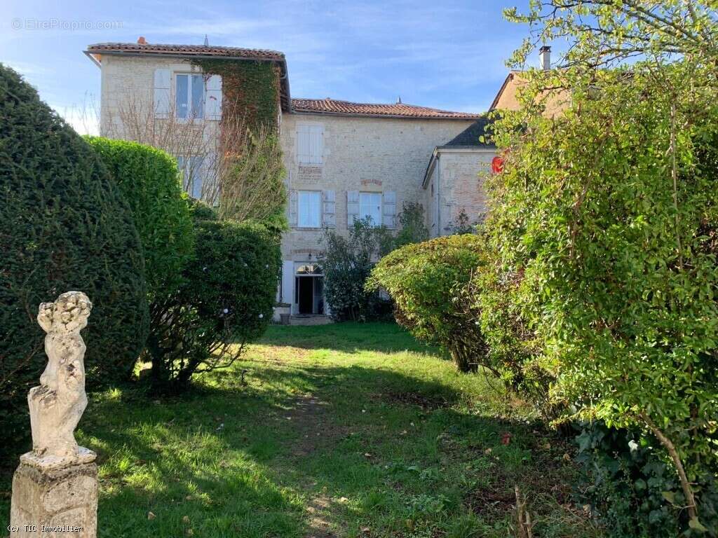 Maison à RUFFEC