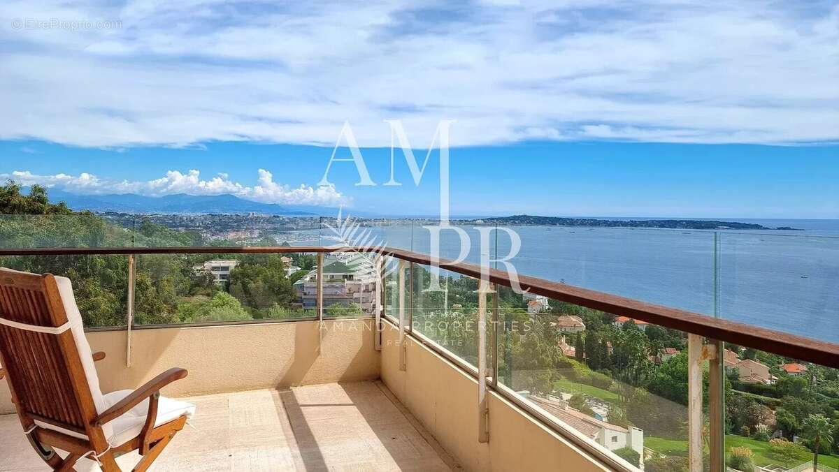 Luxueux appartement 3 pièces - Vue panoramique sur la mer - chambre de service - photo 2