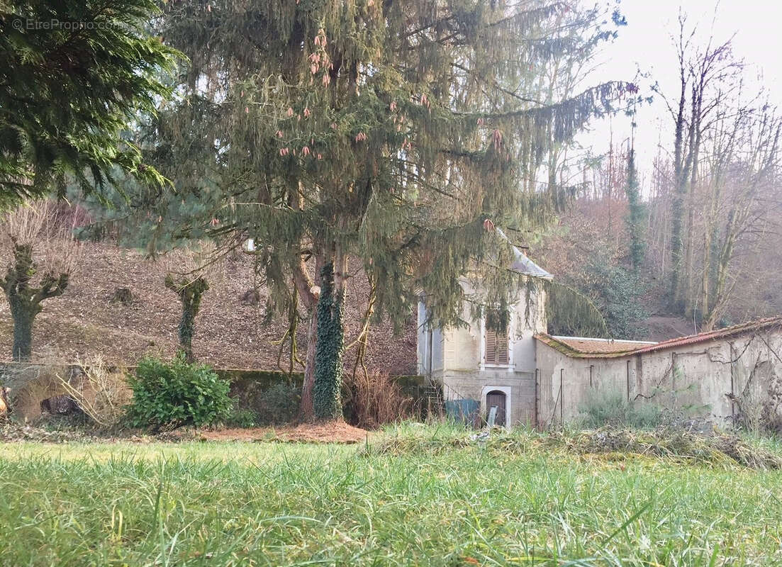 Terrain à LA TOUR-DU-PIN