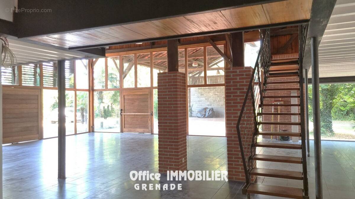 Commerce 260 m² à Grenade  - photo 6