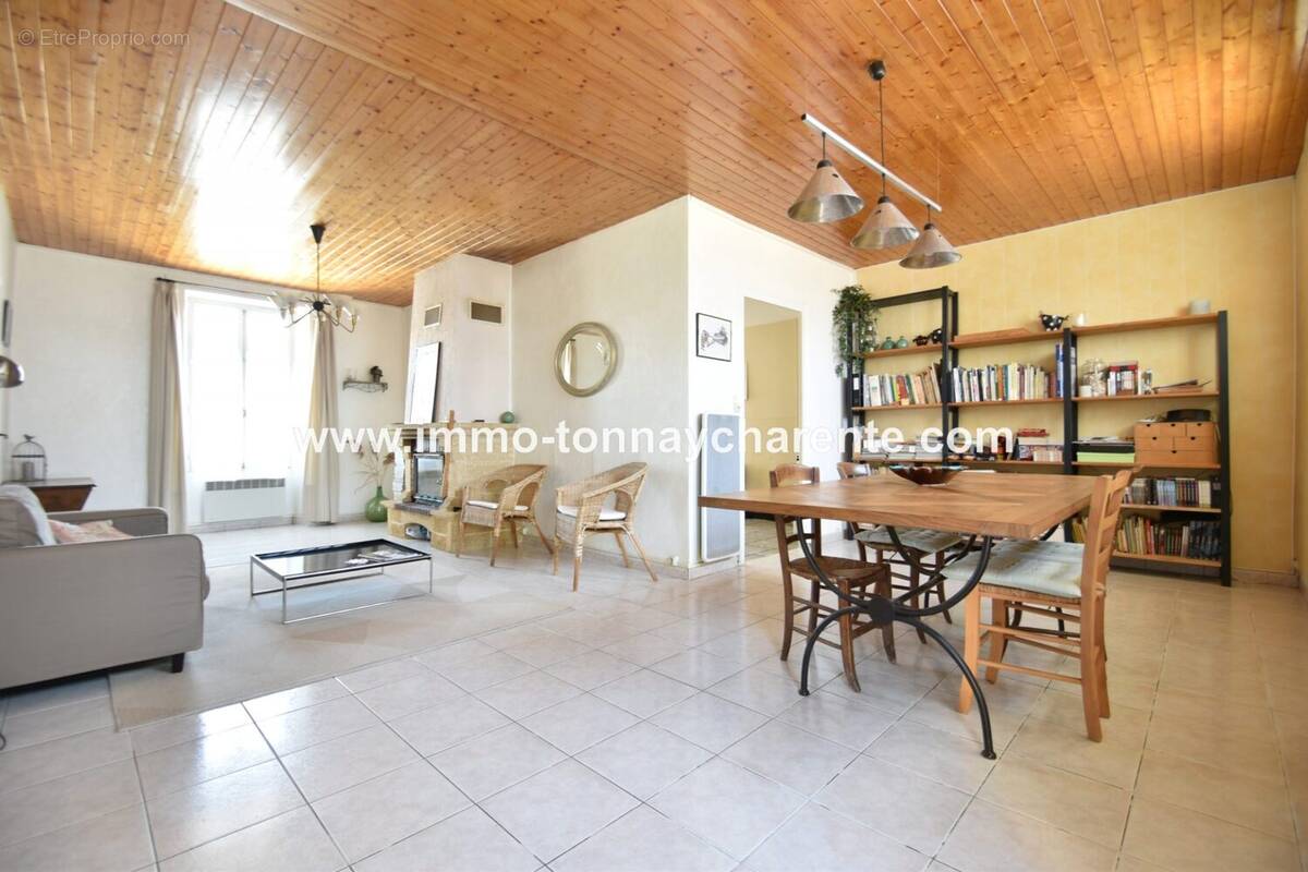 Maison à TONNAY-CHARENTE