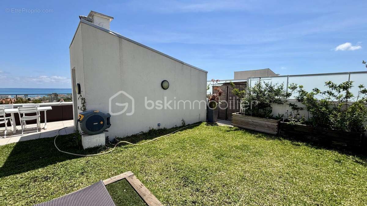 Appartement 3 pièces en toit-terrasse avec vue mer imprenable - photo 2