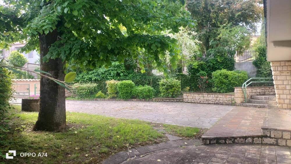 Maison à CAHUZAC-SUR-VERE