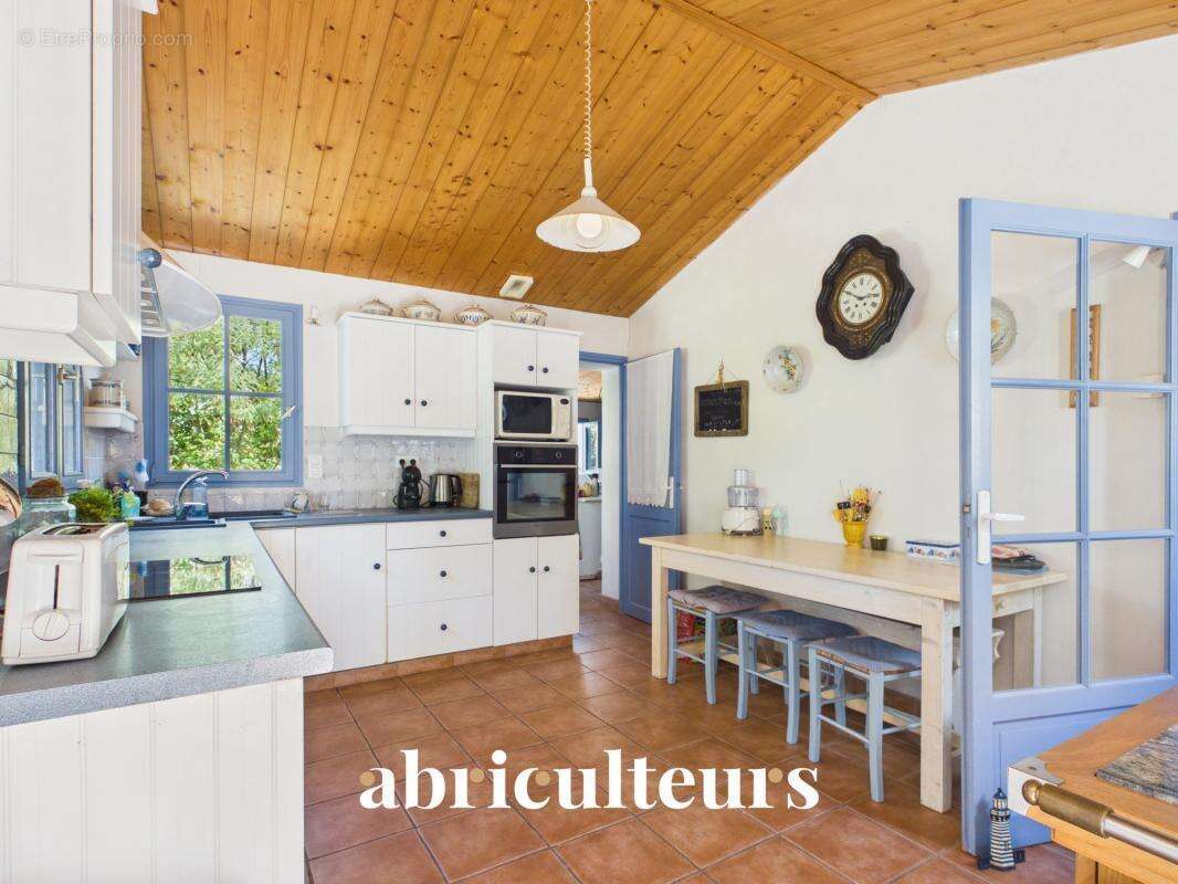 Maison familiale de 7 chambres en vente à Noirmoutier-en-l’Île (85330) - photo 12