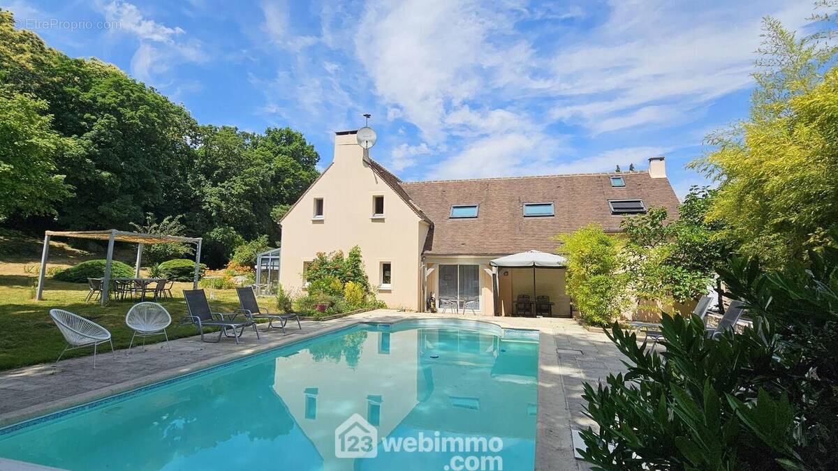 Une autre vue de la maison et sa piscine... - Maison à MOIGNY-SUR-ECOLE