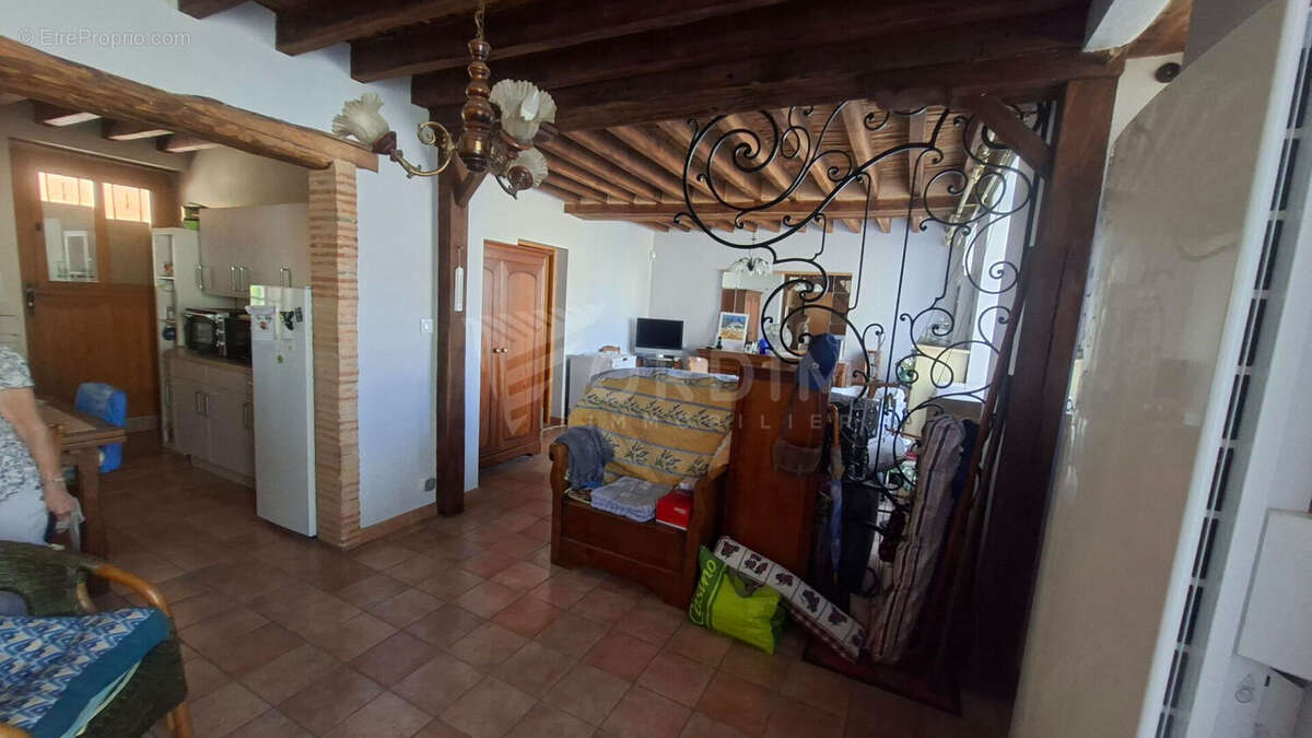 Maison pleine de charme et d'authenticité au coeur du village ! - photo 2