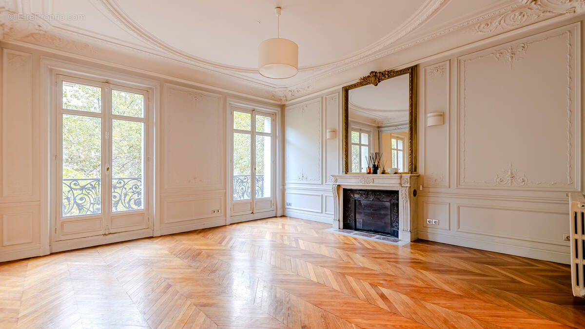 Appartement à PARIS-7E