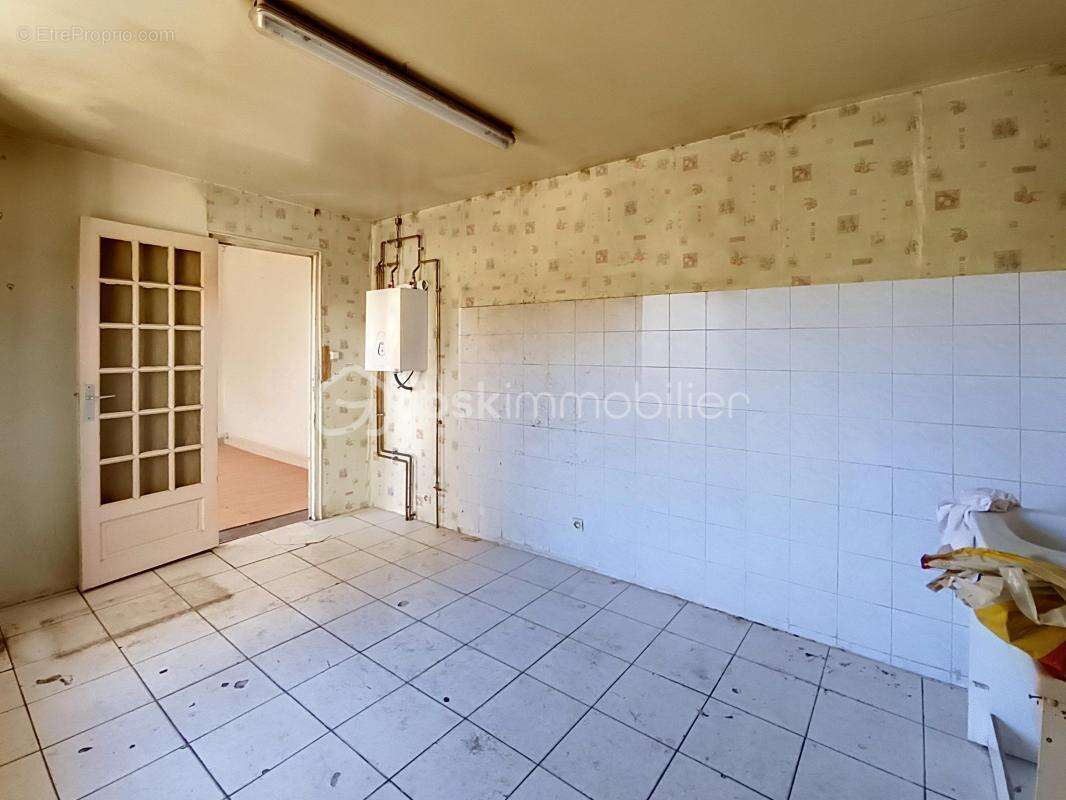 Maison a renover en deux parties avec terrain - photo 10