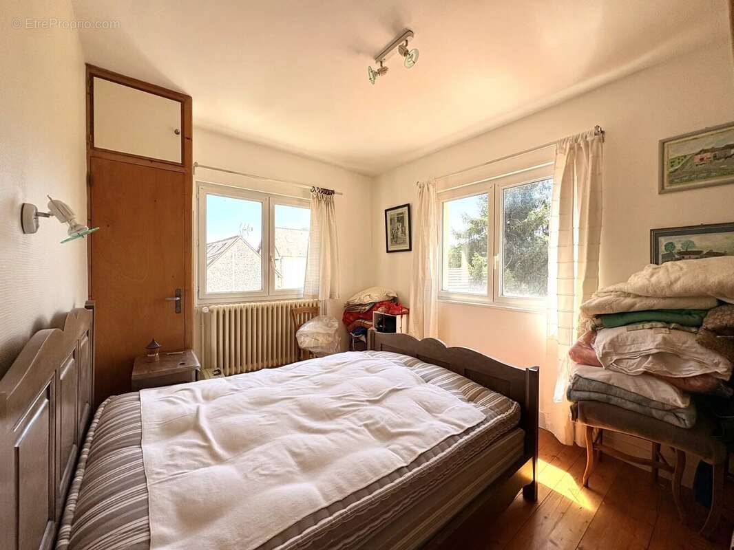 Maison familiale avec logement indépendant et dépendances - photo 8