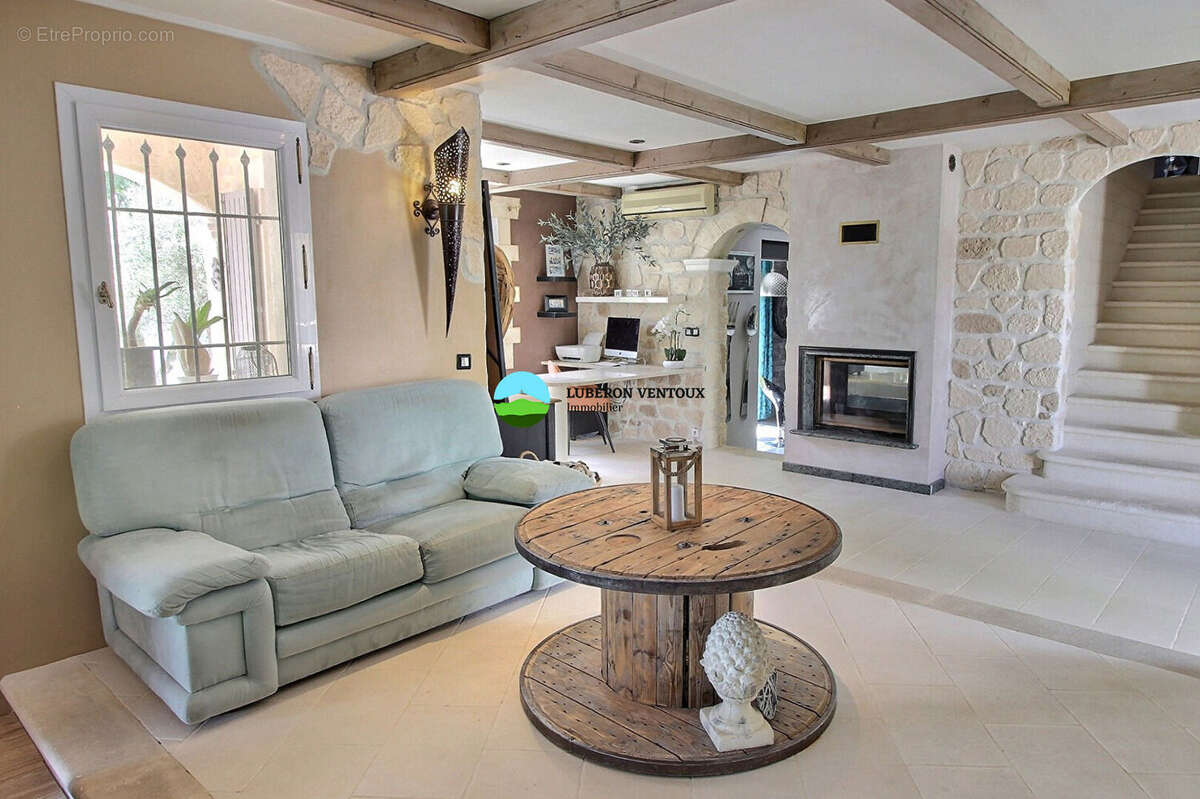 Maison  à Saint Didier, double séjour, 5 chambres, plus de 1000m² avec piscine. - photo 5