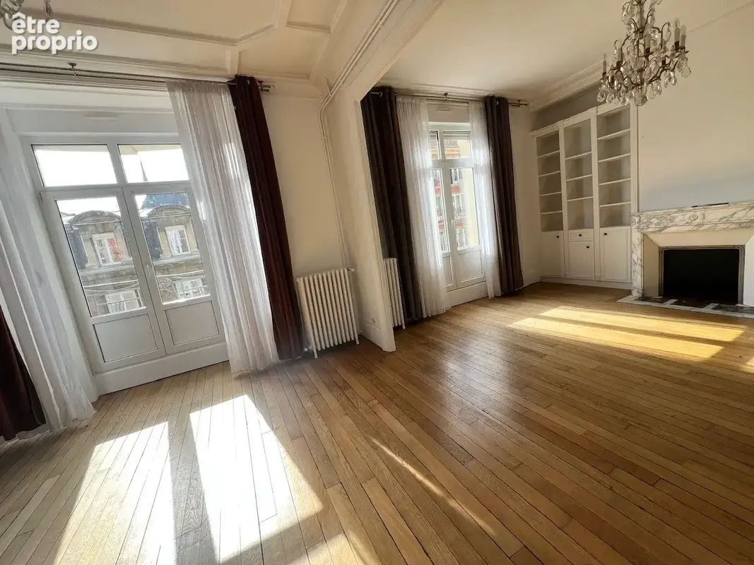 Secteur place du forum - magnifique duplex type 6 pieces de 135m2 + balcon - photo 4