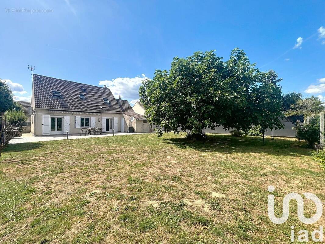 Photo 1 - Maison à LES CHAPELLES-BOURBON