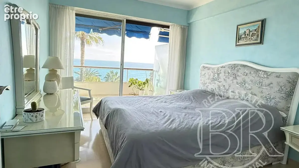 VALLAURIS A Vendre  appartement  avec la terrasse de 80m2  T3 Vallauris vue panoramique mer - photo 6