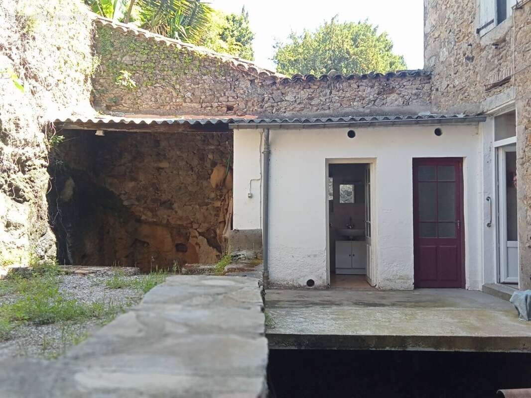 Maison de village avec jardin et garage. - photo 4