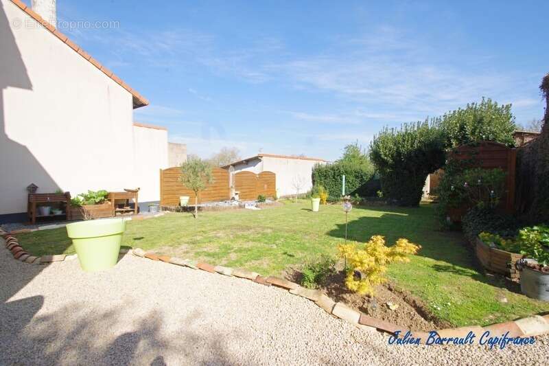 Maison familiale de 148m² avec 5 chambres entièrement rénovée en 2021 sur un terrain clos de 438m² - photo 17