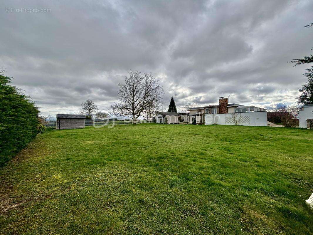 Maison à THORIGNY-SUR-OREUSE