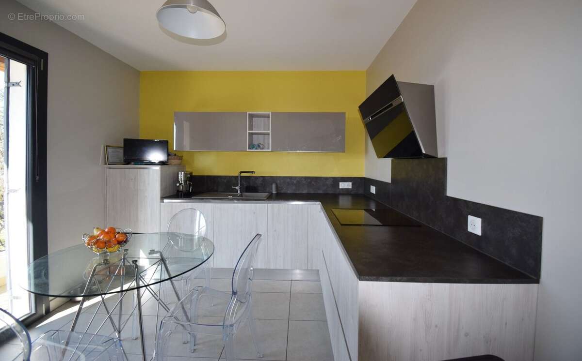 Maison à CREUZIER-LE-VIEUX