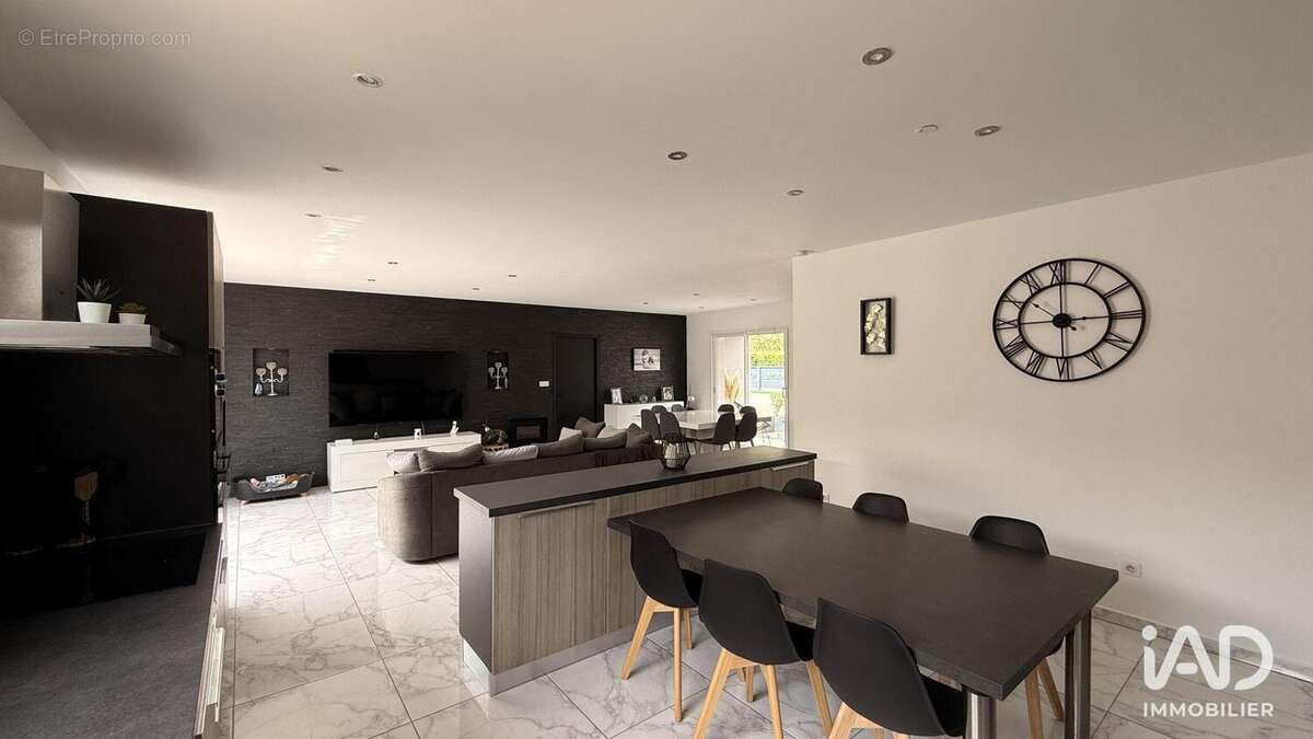 Maison 140 m² à Riorges  - photo 4
