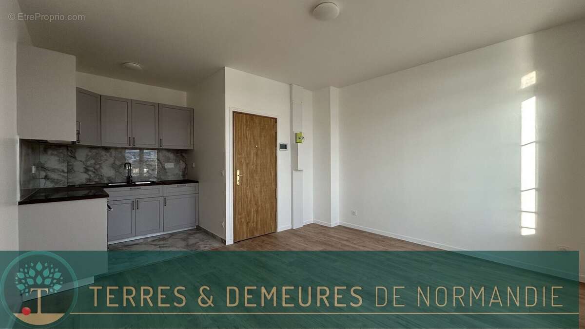 T2 loué de 40.70 m² avec vue port, au 1er étage à proximité immédiate du centre-ville de Dieppe. - photo 3