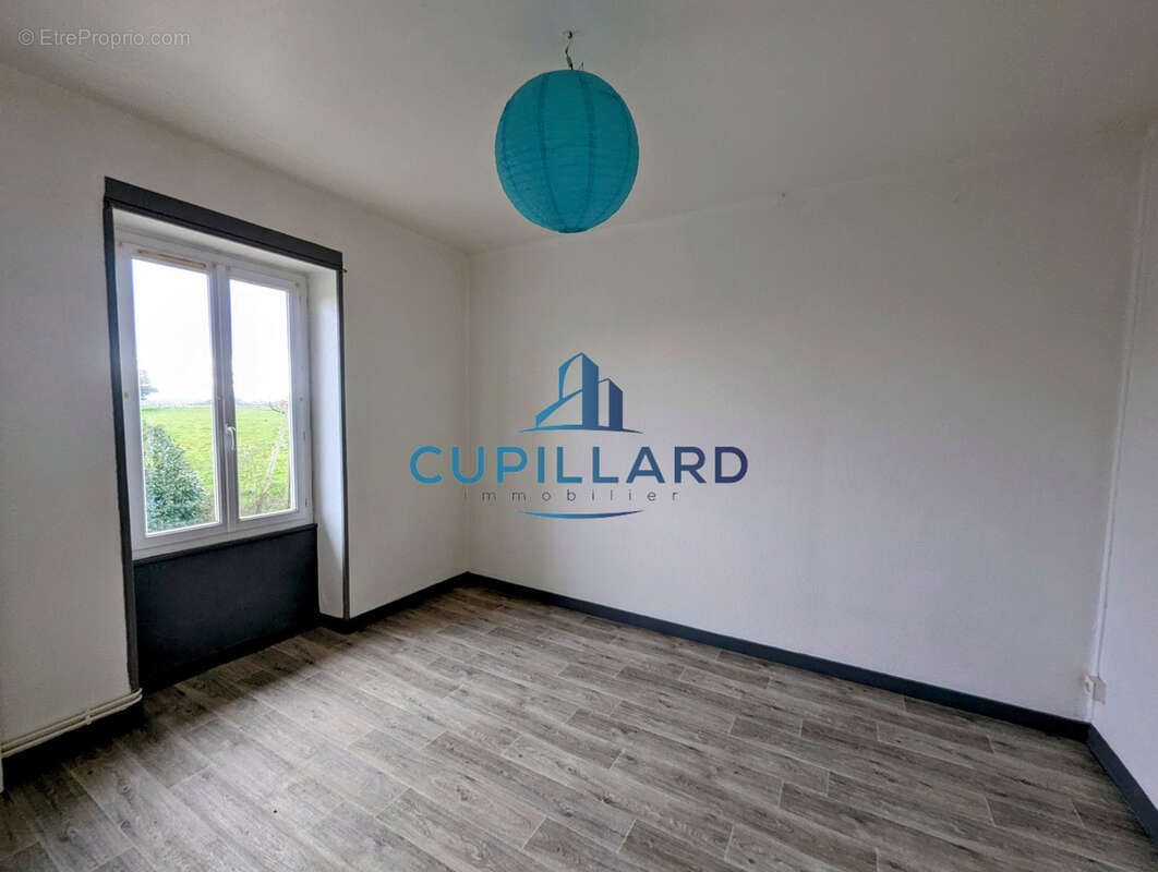 Appartement à SAINT-GERMAIN-LESPINASSE