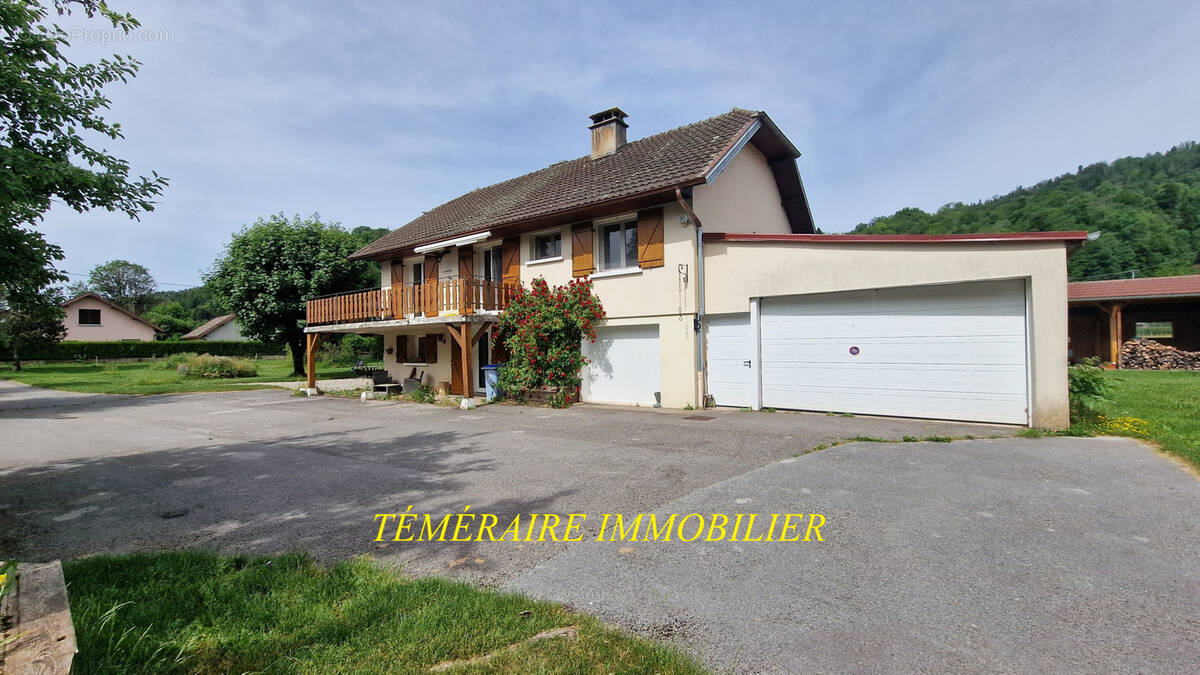 Maison à BOURG-DE-SIROD