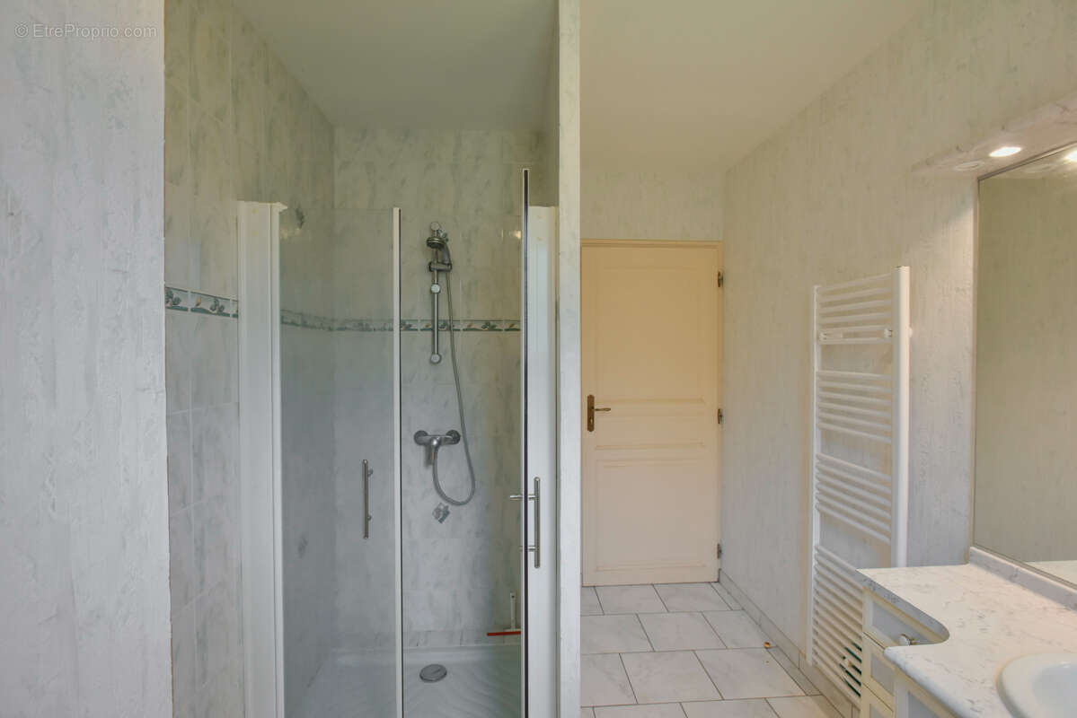 Maison individuel, +/-80 m2 , grande sous-sol 6pieces,  3 chambres, atelier en bois, jardin et forets - photo 13