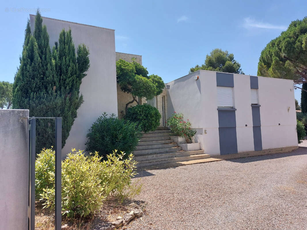 villa d’architecte de 265 m2 Villetelle - photo 5